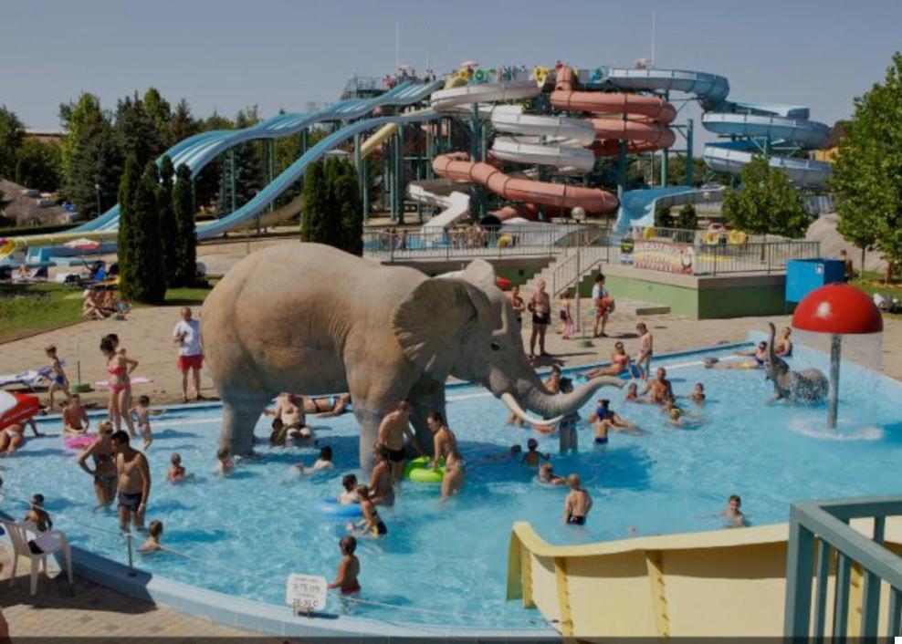 Beach Deluxe Apartman Hajdúszoboszló Esterno foto